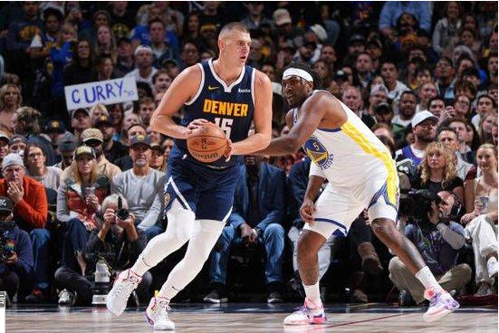 约基奇33+13库里23+5 掘金险胜勇士主场6连胜